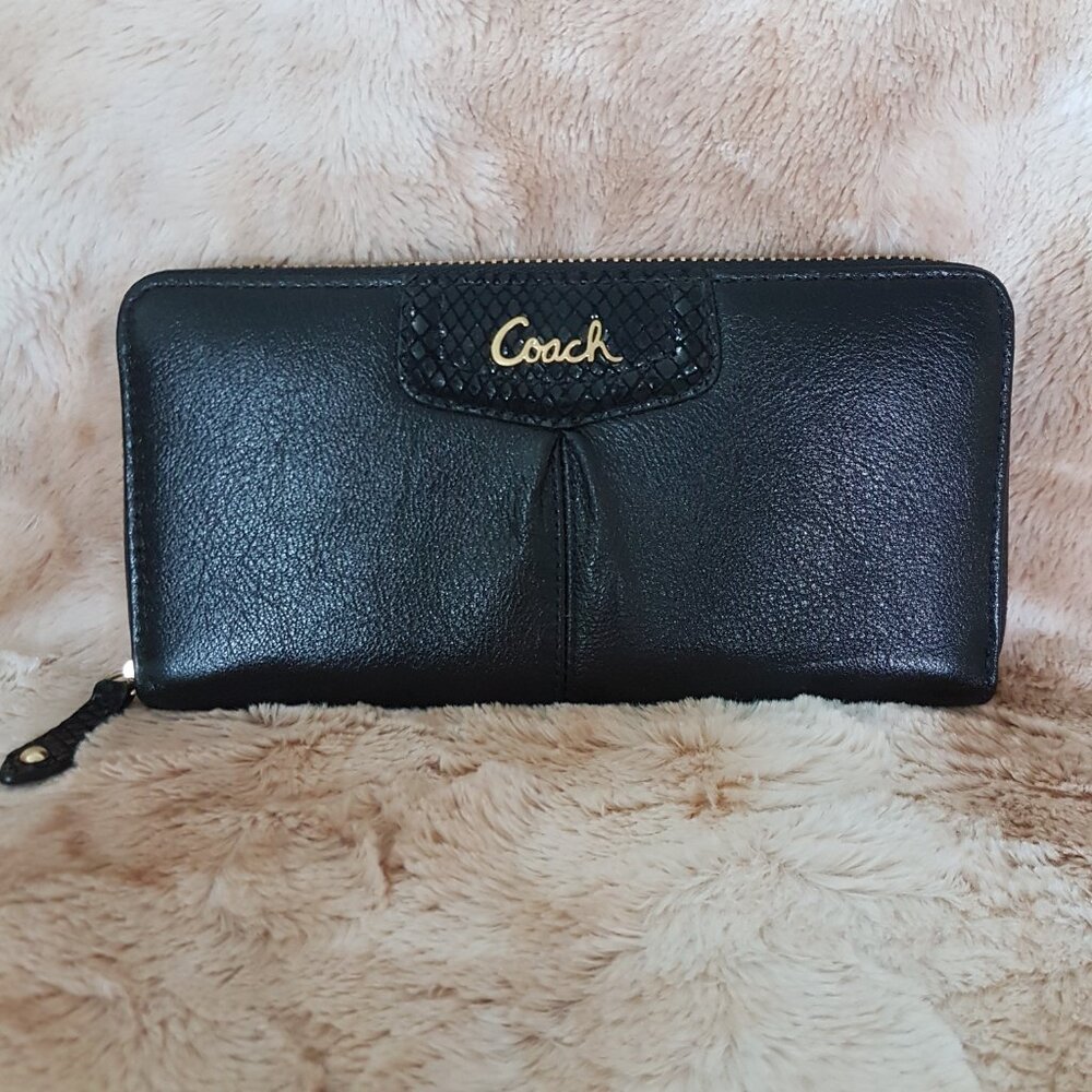 NEW $328 Coach Ashley Leather Wallet AUTHENTIC COACH COLLECTION NOW ON POSHMARK!